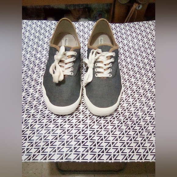 American Eagle Sneakers - Picture 9 of 15